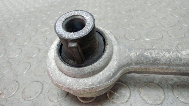 Foto: QUERLENKER LINKS eines BMW 320d DPF Touring Special