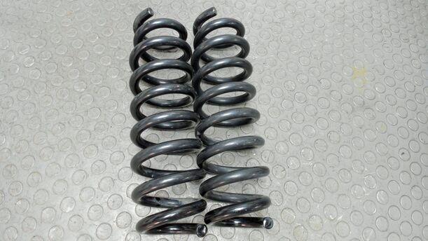 Foto: FEDERN HINTEN / HINTERFEDERPAAR eines BMW 320d DPF Touring Special