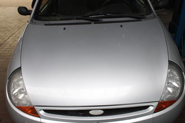 Foto: MOTORHAUBE eines Ford Ka Special
