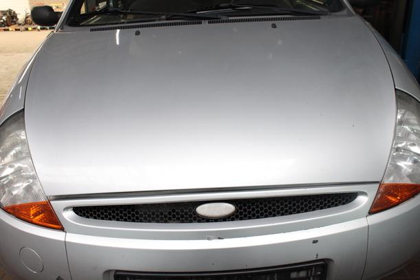 Foto: MOTORHAUBE eines Ford Ka Special