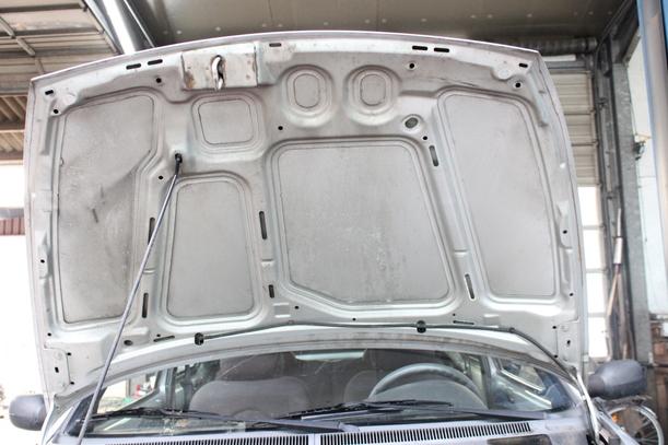 Foto: MOTORHAUBE eines Ford Ka Special