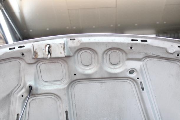 Foto: MOTORHAUBE eines Ford Ka Special