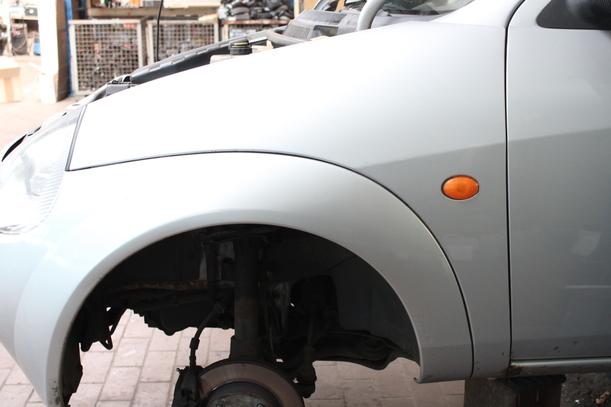 Foto: KOTFLÜGEL LINKS eines Ford Ka Special