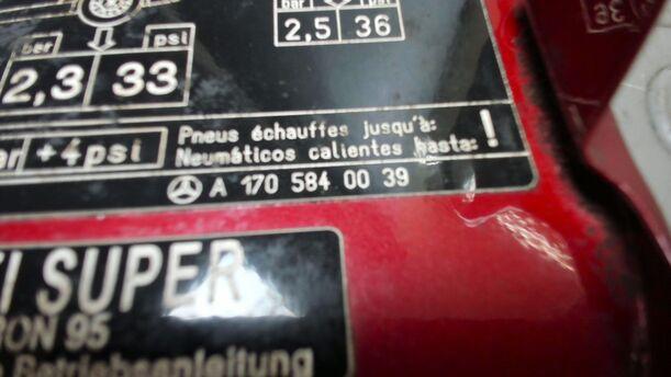 Foto: TANKKLAPPE / TANKDECKEL eines Mercedes-Benz SLK 200 Kompressor Special