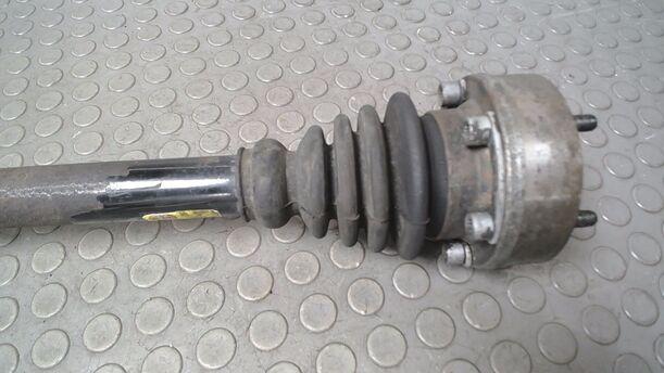 Foto: ANTRIEBSWELLE LINKS ( OHNE ABS ) eines Audi 80 2.0 E Special