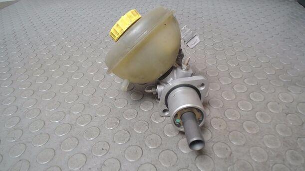 Foto: HAUPTBREMSZYLINDER eines Audi 80 2.0 E Special