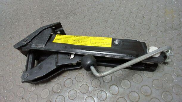 Foto: WAGENHEBER eines Mercedes-Benz SLK 200 Kompressor Special