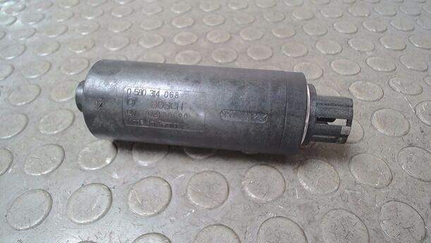 Foto: KRAFTSTOFFPUMPE eines Audi 80 2.0 E Special