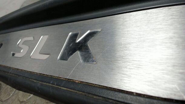 Foto: EINSTIEGSSCHWELLER  ( SLK ) eines Mercedes-Benz SLK 200 Kompressor Special