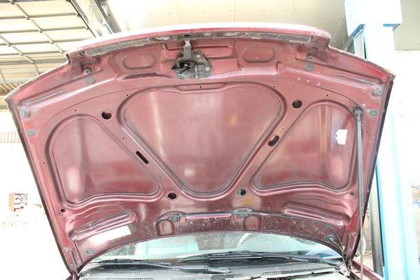 Foto: MOTORHAUBE ( BIS 1999 ) eines Audi A4 1.6 Special