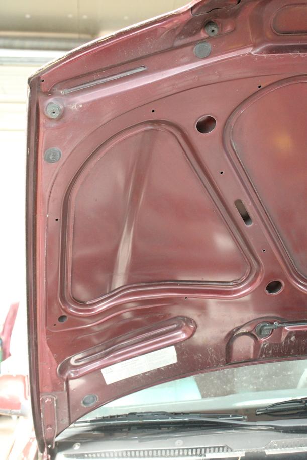 Foto: MOTORHAUBE ( BIS 1999 ) eines Audi A4 1.6 Special