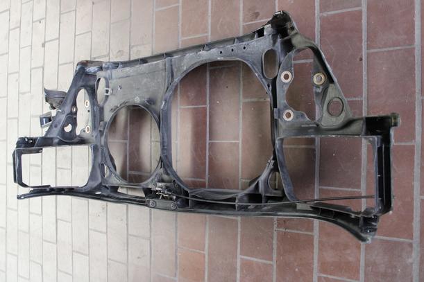 Foto: FRONTBLECH/ SCHLOSSTRÄGER ( BIS 1999 ) eines Audi A4 1.6 Special