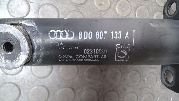Foto: PRALLDÄMPFER/ STOßSTANGEHALTERUNG LINKS eines Audi A4 1.6 Special