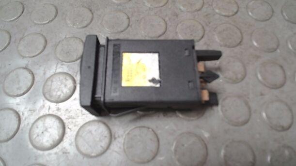 Foto: WARNBLINKSCHALTER eines Audi A4 1.6 Special