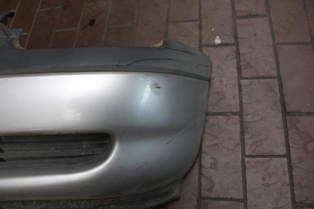 Foto: STOSSFÄNGER / STOßSTANGE VORN eines Opel Corsa 16V