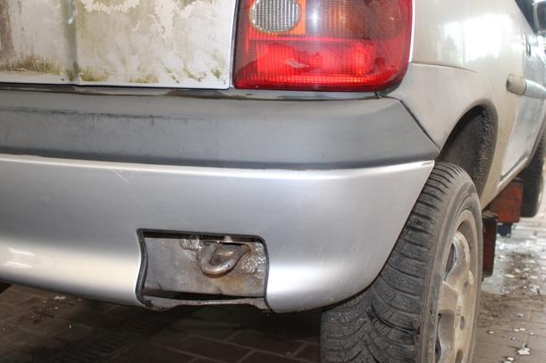 Foto: STOSSFÄNGER / STOßSTANGE HINTEN eines Opel Corsa 16V
