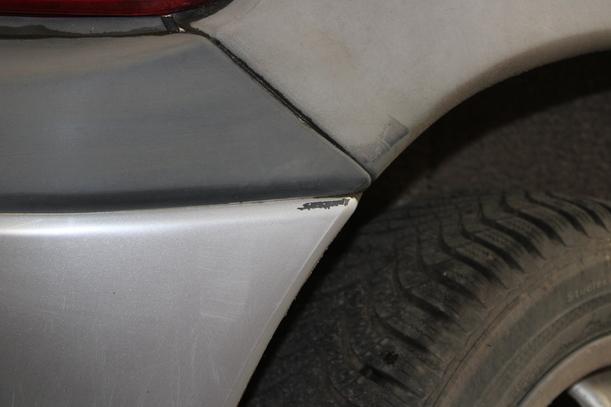 Foto: STOSSFÄNGER / STOßSTANGE HINTEN eines Opel Corsa 16V