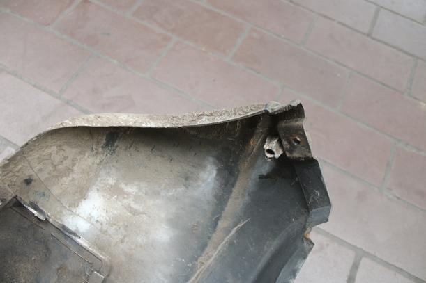 Foto: STOSSFÄNGER / STOßSTANGE HINTEN eines Opel Corsa 16V