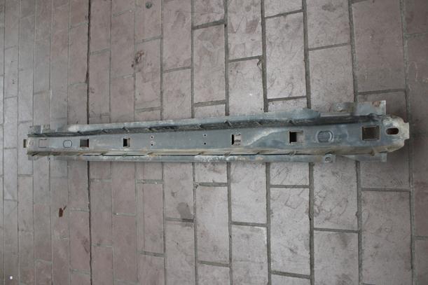Foto: VERSTÄRKUNG HINTEN eines Opel Corsa 16V
