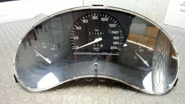Foto: TACHIOEINHEIT / KOMBIINSTRUMENT eines Opel Corsa 16V