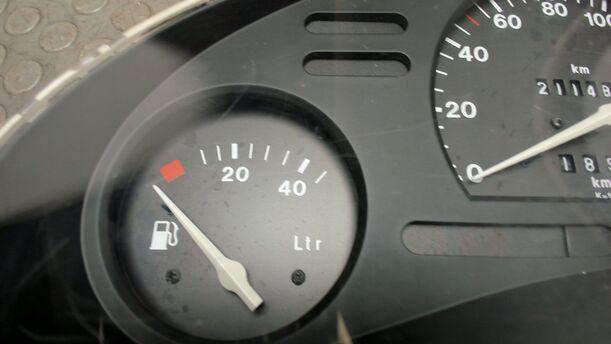 Foto: TACHIOEINHEIT / KOMBIINSTRUMENT eines Opel Corsa 16V
