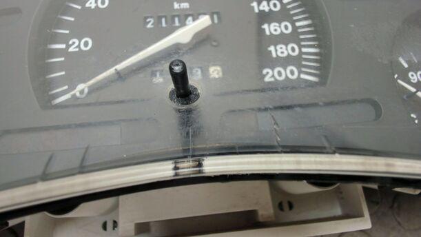 Foto: TACHIOEINHEIT / KOMBIINSTRUMENT eines Opel Corsa 16V