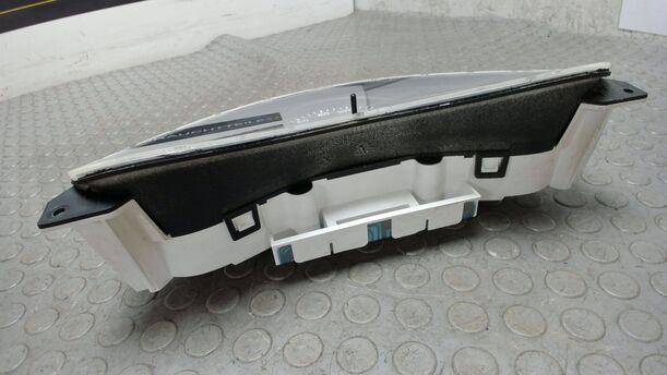 Foto: TACHIOEINHEIT / KOMBIINSTRUMENT eines Opel Corsa 16V