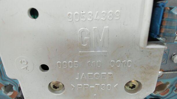 Foto: TACHIOEINHEIT / KOMBIINSTRUMENT eines Opel Corsa 16V