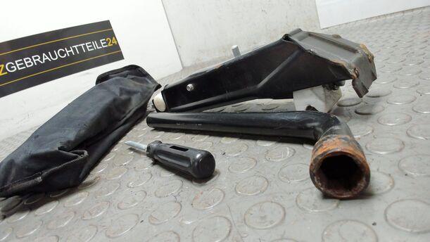 Foto: WAGENHEBER / BORDWERKZEUG eines Opel Corsa 16V