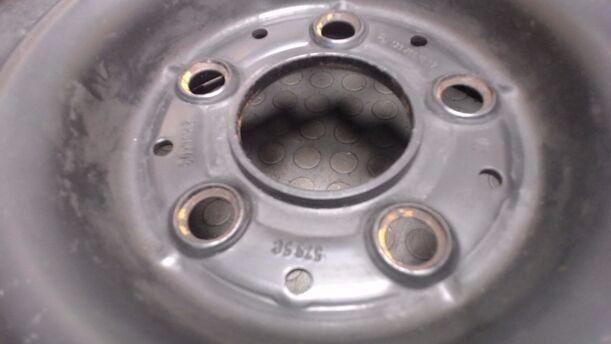Foto: STAHLFELGE 6X14 ET30 eines Mercedes-Benz 200