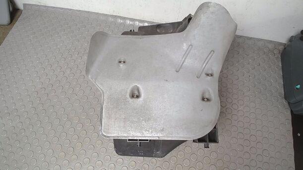 Foto: LUFTFILTERKASTEN eines Audi A4 1.6