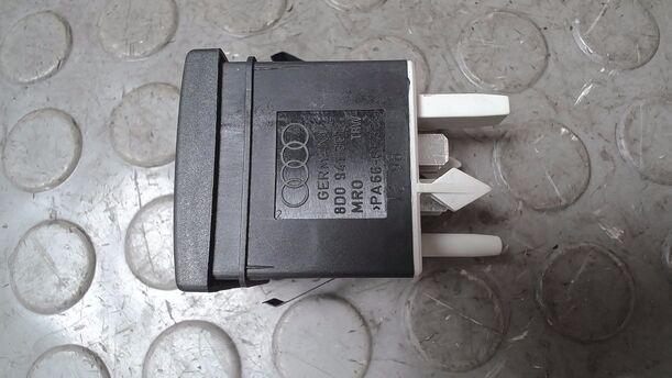 Foto: SCHALTER LEUCHTWEITENVERSTELLUNG eines Audi A4 1.6