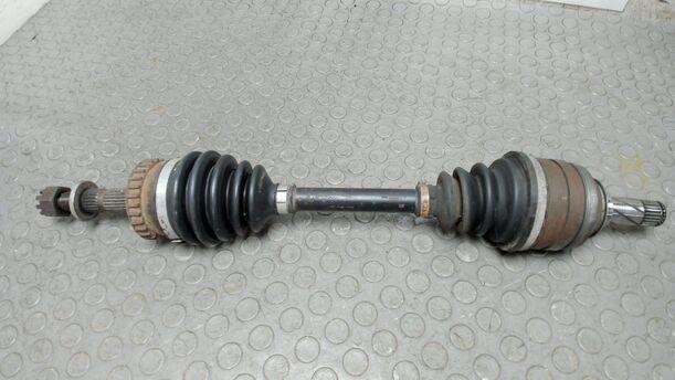 Foto: ANTRIEBSWELLE LINKS eines Opel Corsa 16V