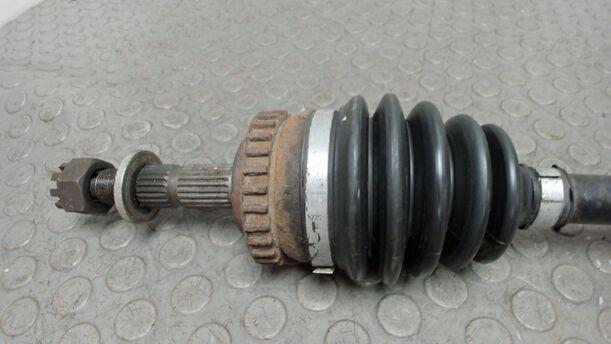 Foto: ANTRIEBSWELLE LINKS eines Opel Corsa 16V