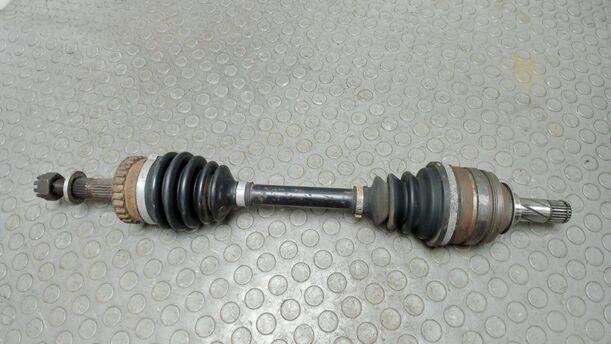 Foto: ANTRIEBSWELLE LINKS eines Opel Corsa 16V