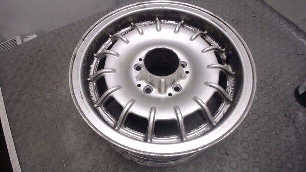 Foto: ALUFELGE 6,5X14 ET30 ARC-ALURAD eines Mercedes-Benz 250S