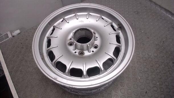 Foto: ALUFELGE 6X14 ET30 eines Mercedes-Benz 250S