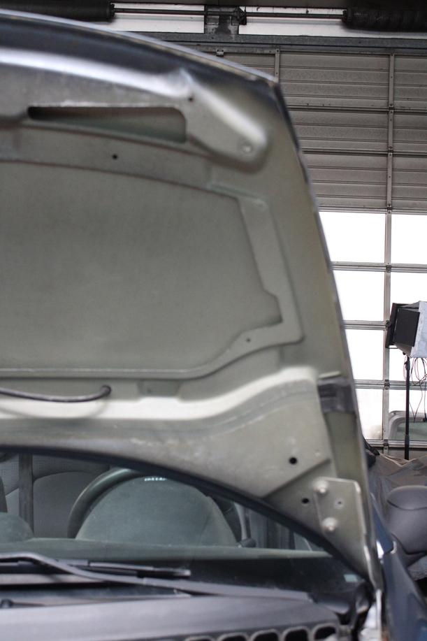 Foto: MOTORHAUBE eines Citroen C3 1.1