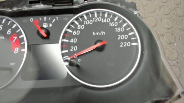 Foto: TACHOEINHEIT / KOMBIINSTRUMENT eines Nissan Note 1.4