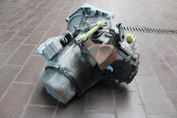 Foto: SCHALTGETRIEBE 5 GANG eines Citroen C3 1.1