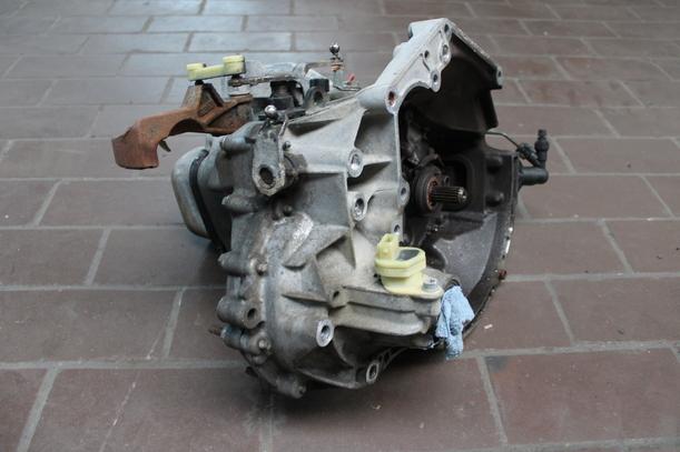 Foto: SCHALTGETRIEBE 5 GANG eines Citroen C3 1.1