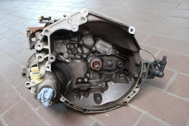 Foto: SCHALTGETRIEBE 5 GANG eines Citroen C3 1.1