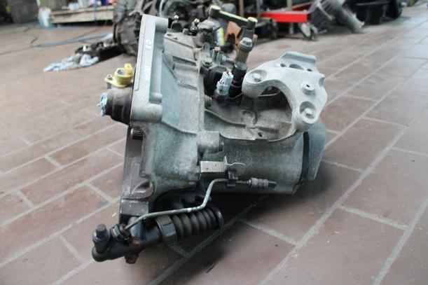 Foto: SCHALTGETRIEBE 5 GANG eines Citroen C3 1.1