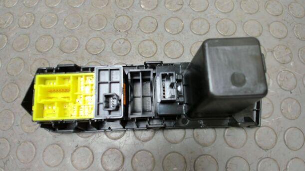 Foto: SCHALTERLEISTE AUSSENSPIEGELVERSTELLUNG / ESP eines Nissan Note 1.4
