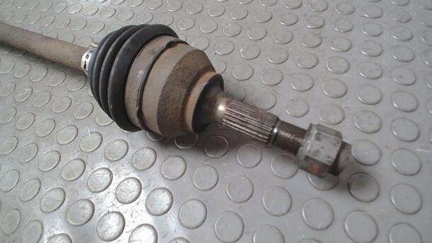 Foto: ANTRIEBSWELLE LINKS ( SCHALTGETRIEBE ) eines Citroen C3 1.1