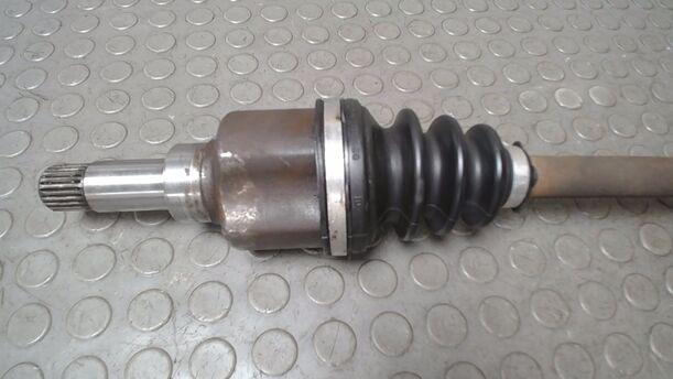 Foto: ANTRIEBSWELLE LINKS ( SCHALTGETRIEBE ) eines Citroen C3 1.1