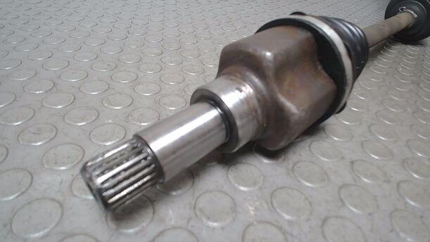 Foto: ANTRIEBSWELLE LINKS ( SCHALTGETRIEBE ) eines Citroen C3 1.1