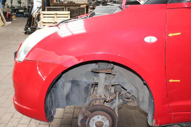 Foto: KOTFLÜGEL LINKS ( VOR FACELIFT ) eines Suzuki Swift 1.3