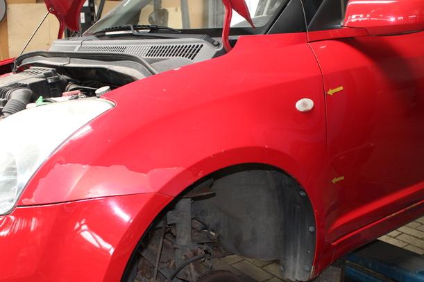 Foto: KOTFLÜGEL LINKS ( VOR FACELIFT ) eines Suzuki Swift 1.3