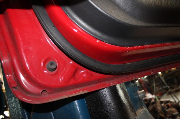 Foto: TÜR VORN LINKS ( 2/3 TÜRER ) eines Suzuki Swift 1.3